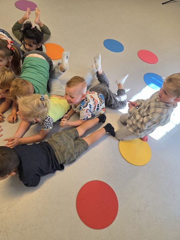 Kindcentrum Kunstenmakers heeft Yoga les 1.jpeg