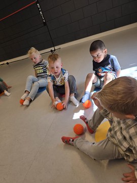 Kindcentrum Kunstenmakers heeft Yoga les 5.jpeg